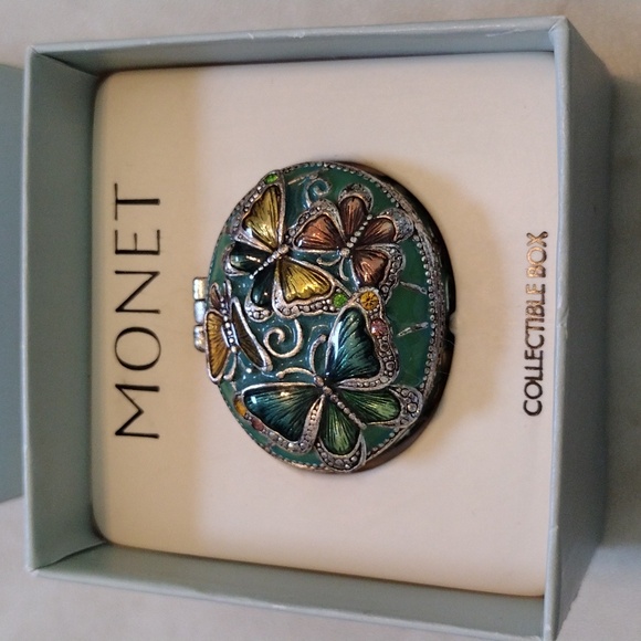 Monet mine butterfly pill box. - Picture 1 of 10